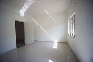 Room in 4 BHK Independent House at Hathijan – for Sale