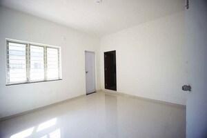 Room in 4 BHK Independent House at Hathijan – for Sale