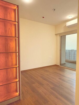 Room in 4 BHK Apartment at Kalpataru Vista, Sector 128 – for Rent