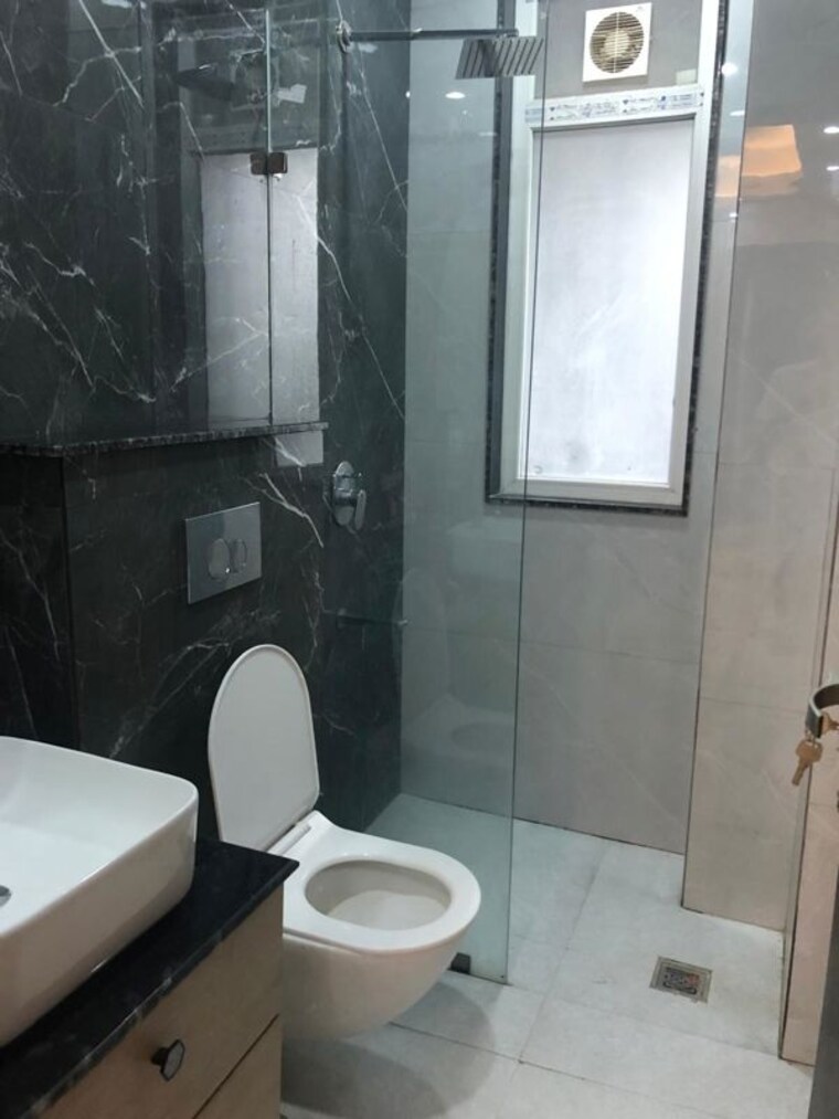 Bathroom, sushant lok i 1 Bedroom 100 Sq.Yd. Builder Floor In Sushant Lok I Gurgaon 10587419
