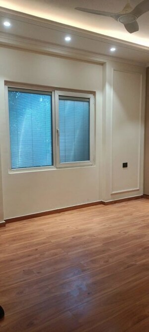 Room in 3 BHK Builder Floor at Sarvapriya Vihar – for Rent