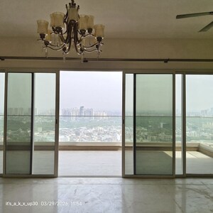 Room in 3.5 BHK Apartment at Kalpataru Vista, Sector 128 – for Rent