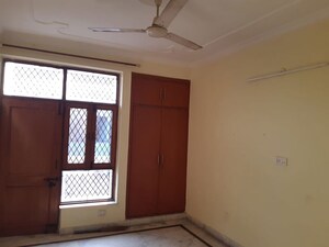 Room in 2.5 BHK Builder Floor at Ashoka Enclave Faridabad, Sector 34 – for Rent