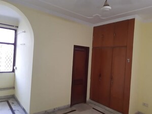 Building Lobby in 2.5 BHK Builder Floor at Ashoka Enclave Faridabad, Sector 34 – for Rent