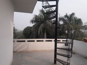 Staircase in 2.5 BHK Builder Floor at Ashoka Enclave Faridabad, Sector 34 – for Rent