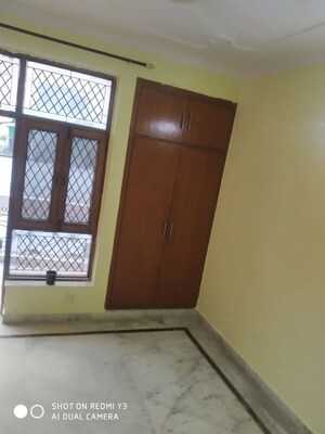 Room in 2.5 BHK Builder Floor at Ashoka Enclave Faridabad, Sector 34 – for Rent
