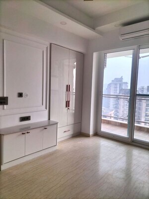 Room in 4 BHK Apartment at Mahagun Mezzaria, Sector 78 – for Rent