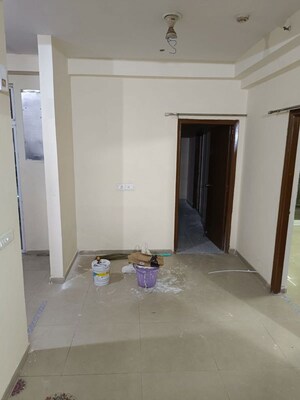 Room in 3 BHK Apartment at Amrapali Kingswood, Sector 4 Greater Noida – for Rent