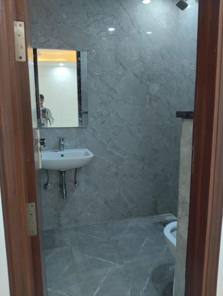Bathroom, neb sarai 1 Bedroom 450 Sq.Ft. Builder Floor In Neb Sarai Delhi 10587521