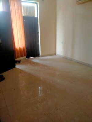 Room in 3 BHK Apartment at Tata Primanti-Tower Residences, Sector 72 – for Rent