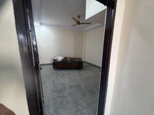 Room in 2 BHK Builder Floor at Mahendru Enclave – for Rent