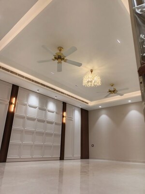 Room in 4 BHK Builder Floor at Sector 85 – for Sale