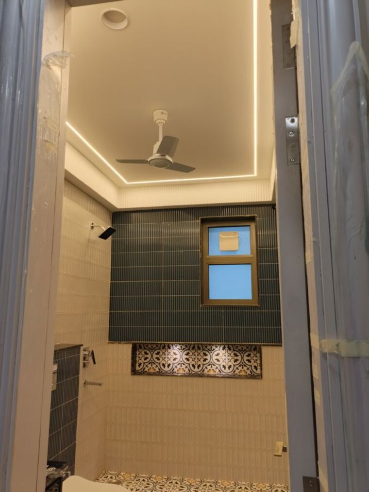 Bathroom, sector 85 4 Bedroom 350 Sq.Ft. Builder Floor In Sector 85 Faridabad 10587565