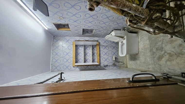 Attached Bathroom, dilshad garden 2 Bedroom 1000 Sq.Ft. Apartment In Dilshad Garden Delhi 10587567