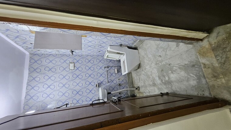 Bathroom, dilshad garden 2 Bedroom 1000 Sq.Ft. Apartment In Dilshad Garden Delhi 10587567