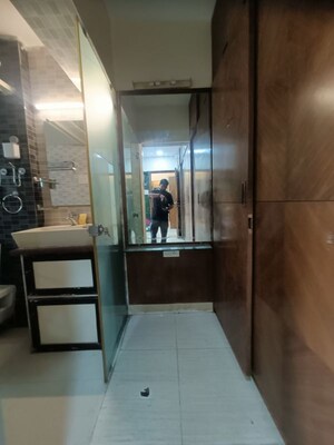 Bathroom in 3 BHK Apartment at Summit Apartment, Goregaon East – for Rent