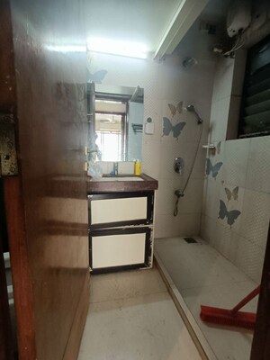 Bathroom in 3 BHK Apartment at Summit Apartment, Goregaon East – for Rent