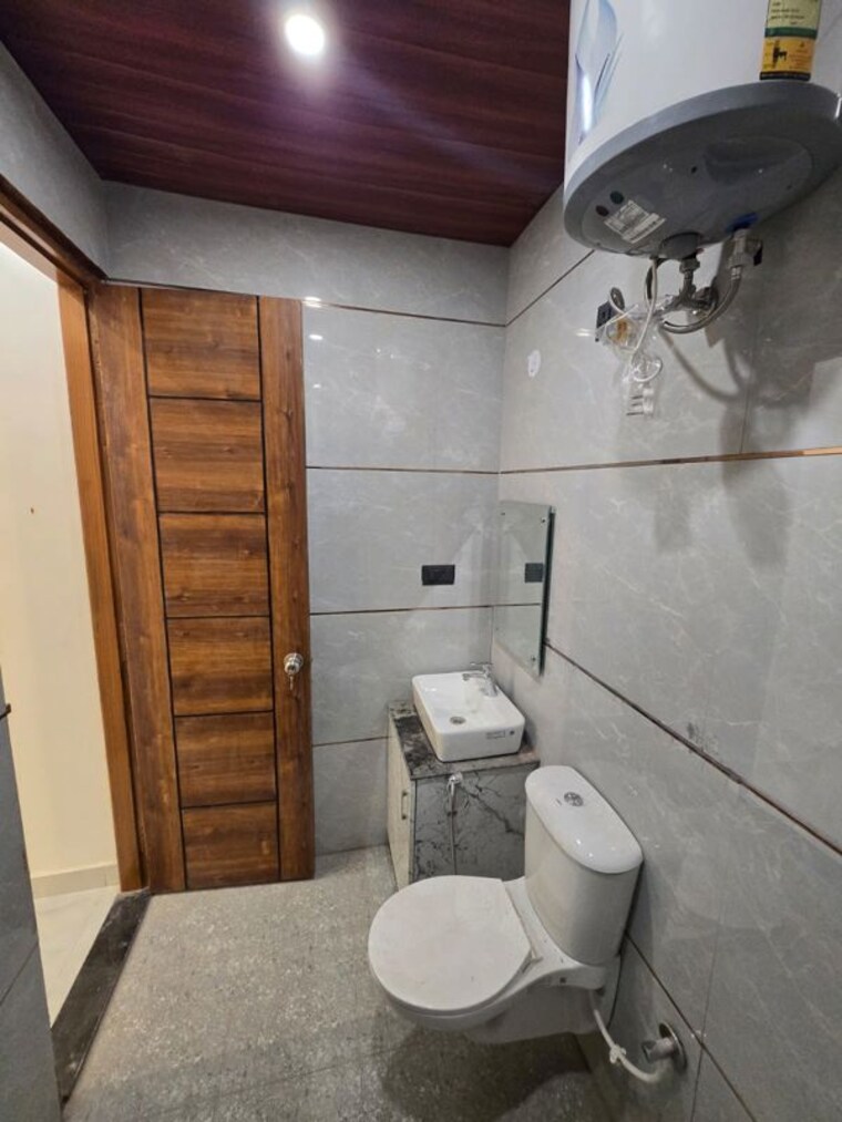 Bathroom, sahastradhara road 3 Bedroom 1550 Sq.Ft. Builder Floor In Sahastradhara Road Dehradun 10587605