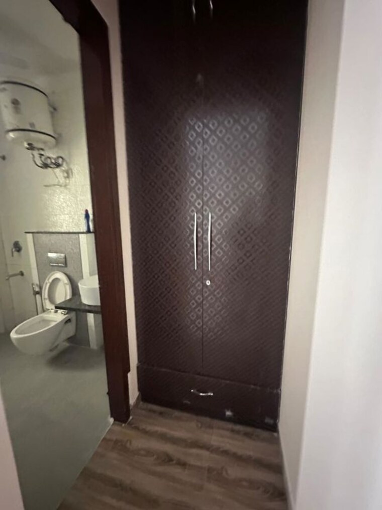 Bathroom, unitech-south-city-ii 4 Bedroom 2500 Sq.Ft. Builder Floor In Sector 50 Gurgaon 10587620