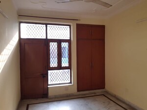 Room in 2.5 BHK Builder Floor at Ashoka Enclave Faridabad, Sector 34 – for Rent