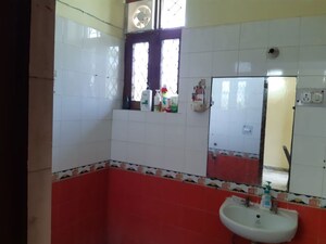 Bathroom in 2.5 BHK Builder Floor at Ashoka Enclave Faridabad, Sector 34 – for Rent