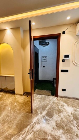 Furnished Amenities in 3.5 BHK Builder Floor at Ansal API Versalia, Sector 67a – for Sale