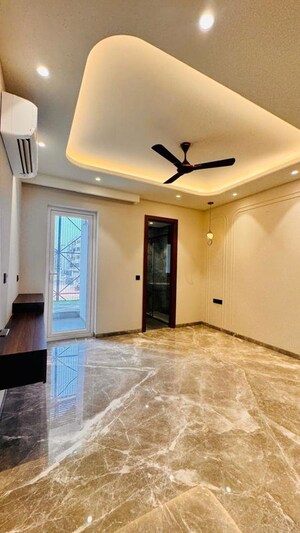 Room in 3.5 BHK Builder Floor at Ansal API Versalia, Sector 67a – for Sale