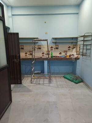 Kitchen in 1.5 BHK Independent House at Gomti Nagar – for Rent