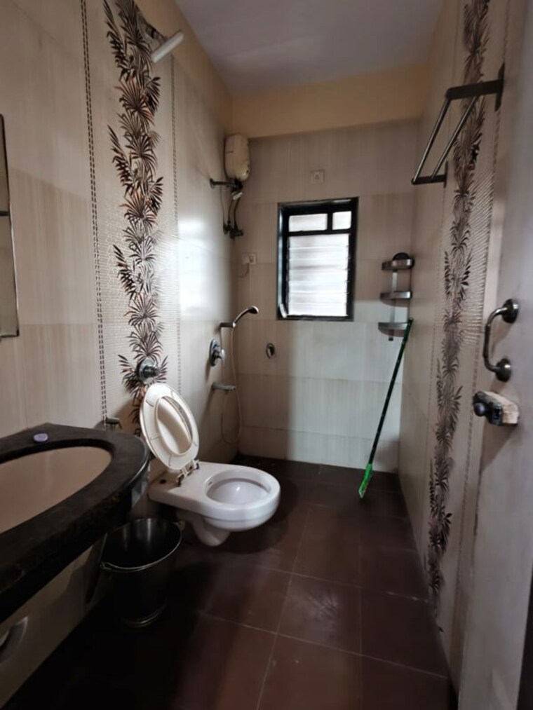 Bathroom, safal-shree-saraswati-phase-4 2 Bedroom 1020 Sq.Ft. Apartment In Chembur Mumbai 10587640