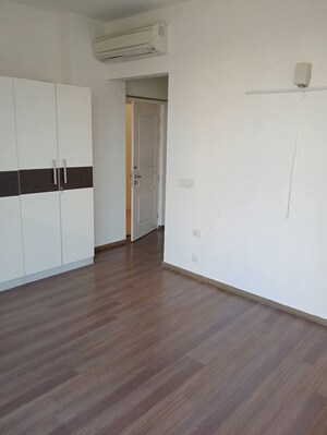 Room in 3.5 BHK Apartment at M3M Merlin, Sector 67 – for Rent