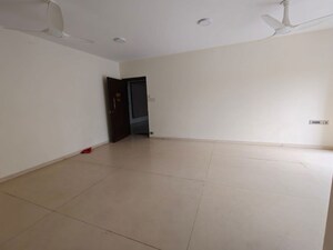 Room in 2 BHK Apartment at RNA Continental, Chembur – for Rent