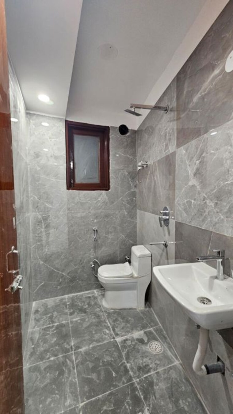 Bathroom, neb sarai 1 Bedroom 450 Sq.Ft. Builder Floor In Neb Sarai Delhi 10587668