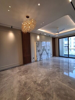 Room in 4 BHK Builder Floor at Unitech Greenwood City Apartment, Sector 45 – for Sale