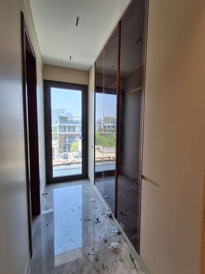 Building Lobby in 4 BHK Builder Floor at Unitech Greenwood City Apartment, Sector 45 – for Sale