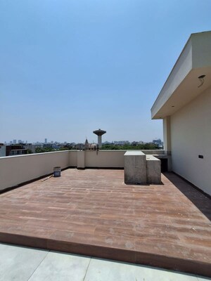 Swimming Pool in 4 BHK Builder Floor at Unitech Greenwood City Apartment, Sector 45 – for Sale