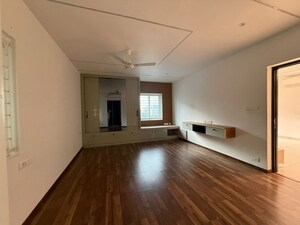 Room in  Apartment at Rajapushpa Eterna, Nanakramguda – for Rent