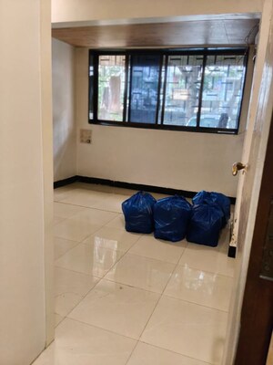 Bedroom in 2 BHK Apartment at Andheri East – for Rent