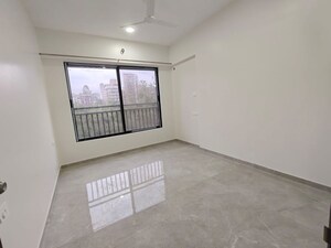 Room in 2.5 BHK Apartment at Sabari Mira, Chembur – for Rent