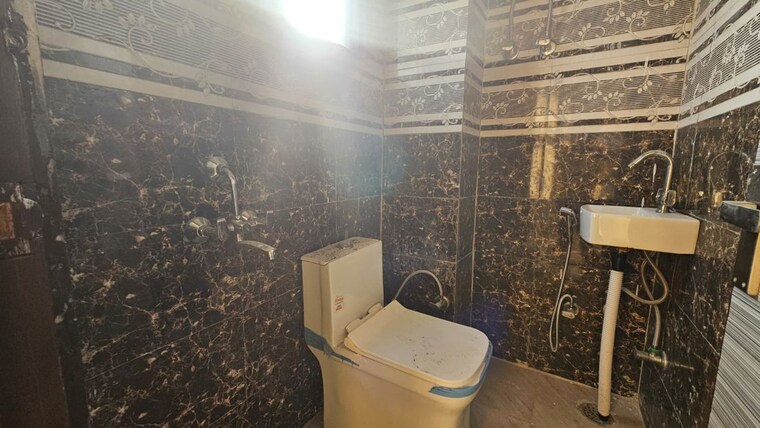 Bathroom, neb sarai 1 Bedroom 450 Sq.Ft. Builder Floor In Neb Sarai Delhi 10587688