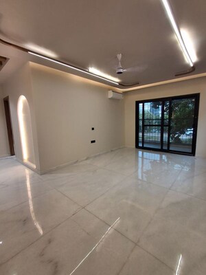 Room in 4 BHK Builder Floor at Sector 56 – for Sale