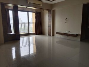 Room in 2 BHK Apartment at Piramal Vaikunth, Balkum Pada – for Sale