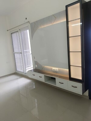 Room in 2 BHK Apartment at Shri Radha Aqua Garden, Sector 16b Greater Noida – for Rent