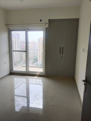 Room in 2 BHK Apartment at Shri Radha Aqua Garden, Sector 16b Greater Noida – for Rent
