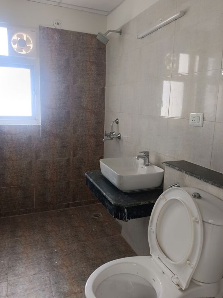 Bathroom, shri-radha-aqua-garden 2 Bedroom 1050 Sq.Ft. Apartment In Sector 16b Greater Noida Greater Noida 10587689