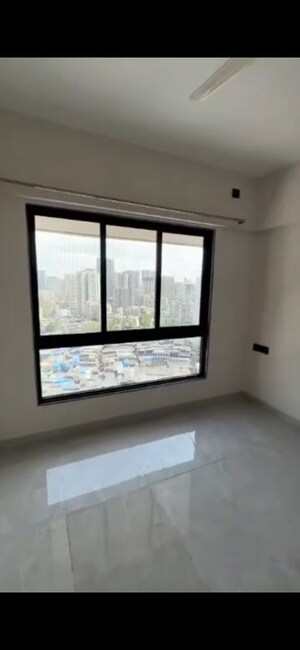 Room in 2 BHK Apartment at Paradigm Antalya, Oshiwara – for Rent