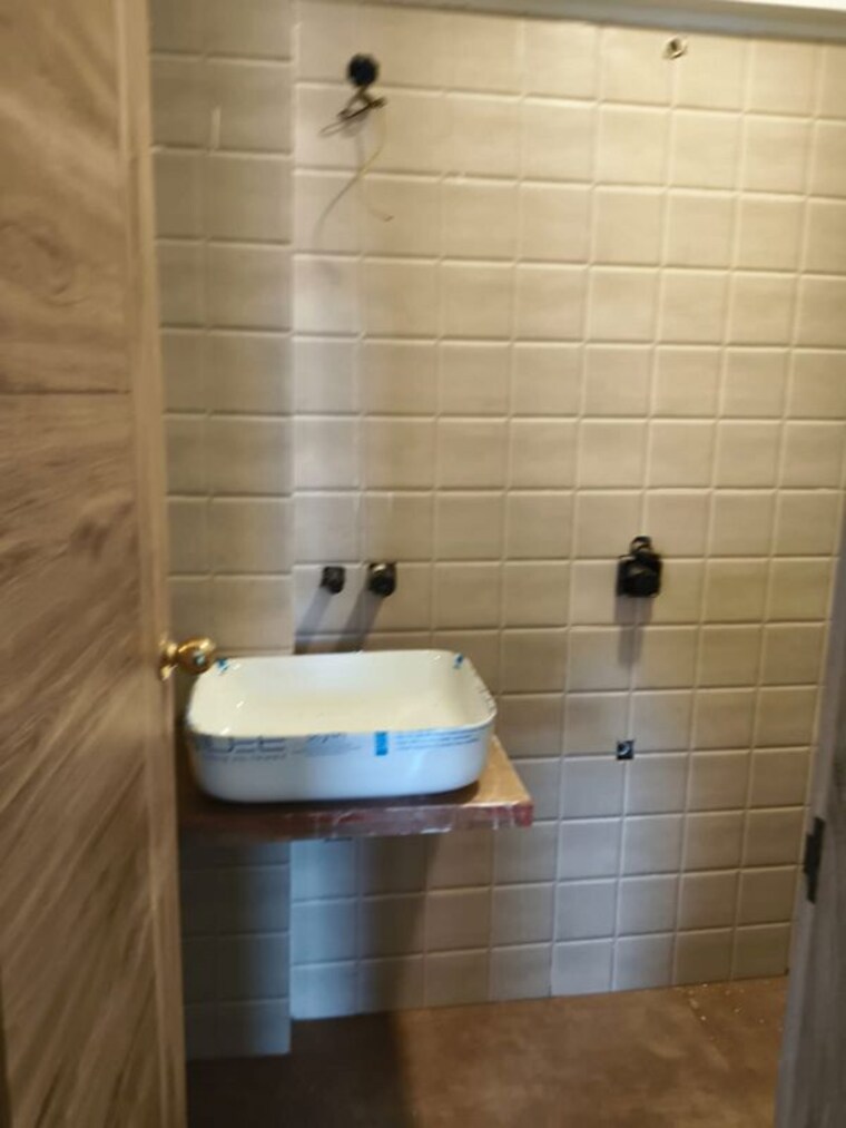 Bathroom, santacruz west 1 Bedroom 500 Sq.Ft. Apartment In Santacruz West Mumbai 10587737