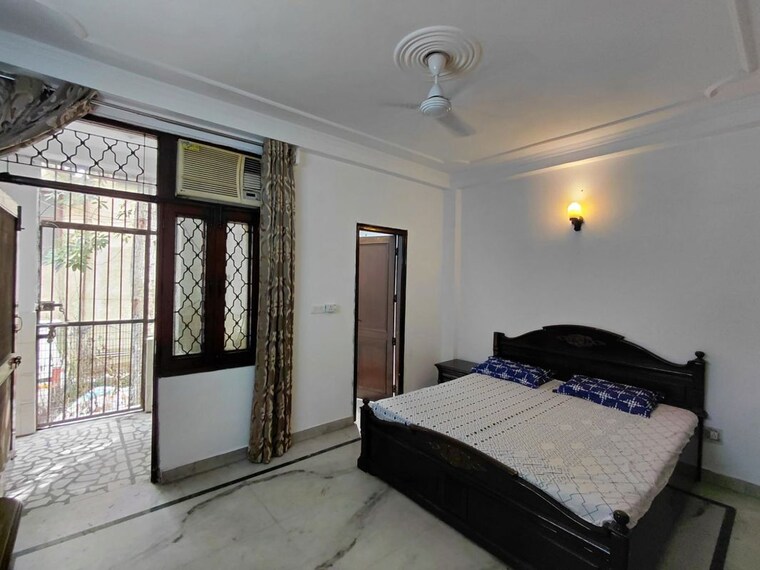 Bedroom, malviya nagar 3 Bedroom 130 Sq.Yd. Builder Floor In Malviya Nagar Delhi 10587764