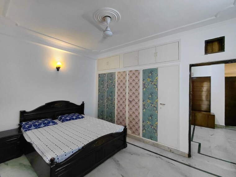 Bedroom, malviya nagar 3 Bedroom 130 Sq.Yd. Builder Floor In Malviya Nagar Delhi 10587764