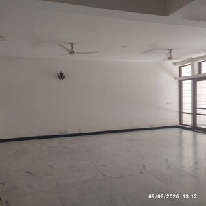 Room in 4 BHK Villa at Unitech Aspen Greens, Sector 50 – for Rent