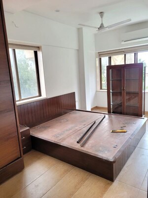 Bedroom in 2.5 BHK Apartment at Bandra West – for Rent